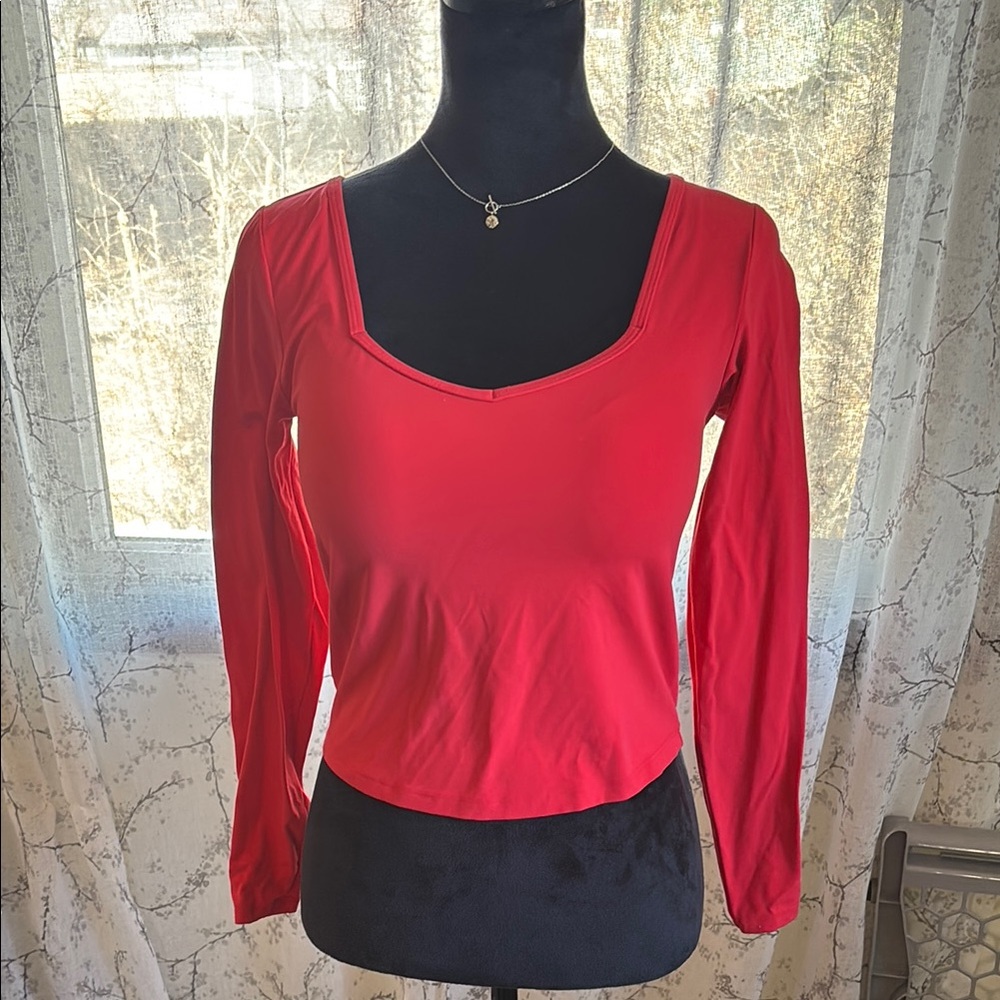 All in Motion Red Long Sleeve Fitted Crop Top in size M